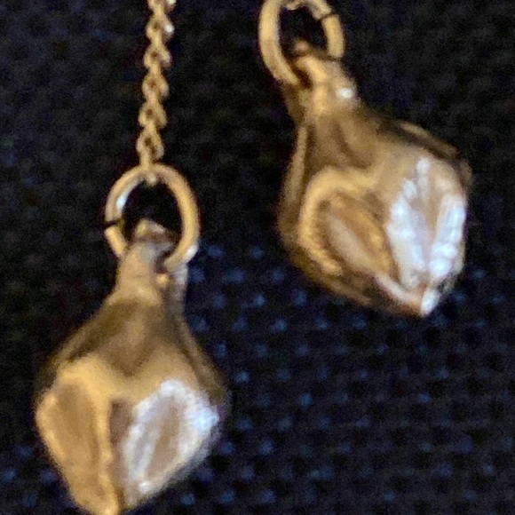 Vintage Gold Tone Delicate Dangle Clip On Earrings. - Picture 3 of 4